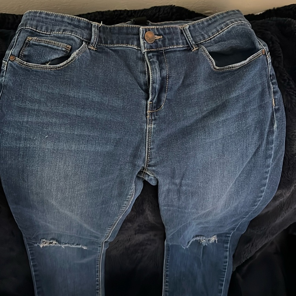 Forever 21 Denim Distress Skinny Jeans
